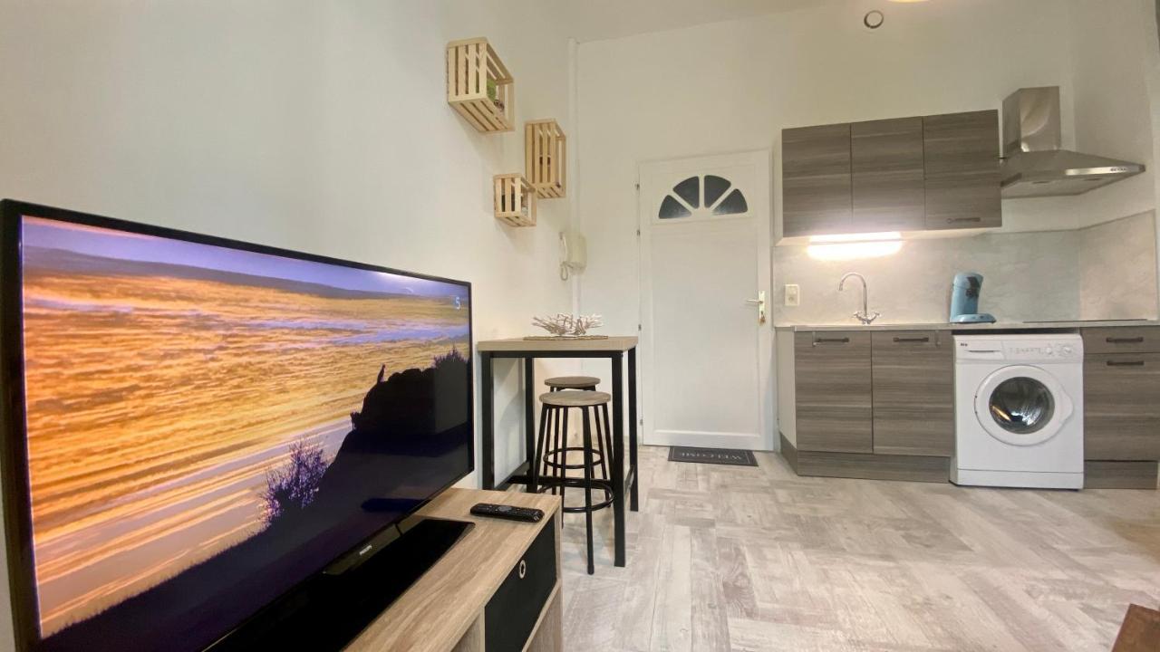 30m2 - 400 Metres Cite Mediavale Apartment *